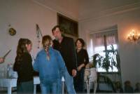 Lucie Vágnerová a Andrea Kuková předávají cenu spisovateli Pavlu Šrutovi a ilustrátorce Galině Miklínové za knihu Pavouček Pája